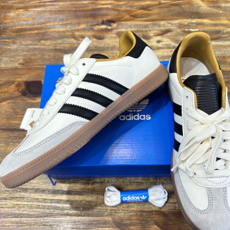 Adidas Sneakers